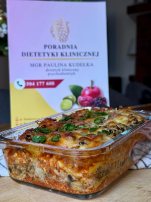 Fit lasagne bezglutenowa z indykiem, pieczarkami i mozzarellą light